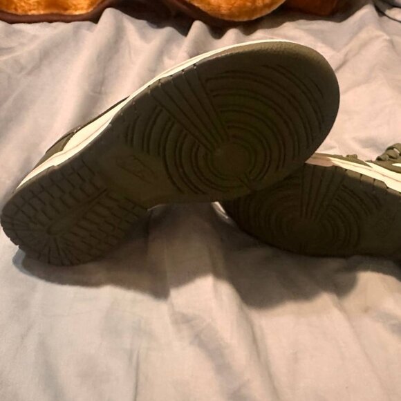 Nike Dunk Low "Olive Green & White - Picture 2 of 3